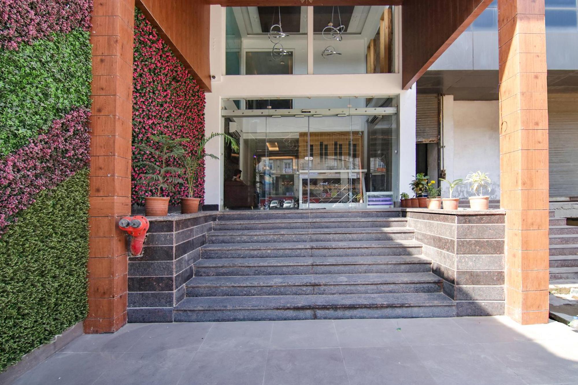 Fabhotel Prism Grand Zirakpur Esterno foto