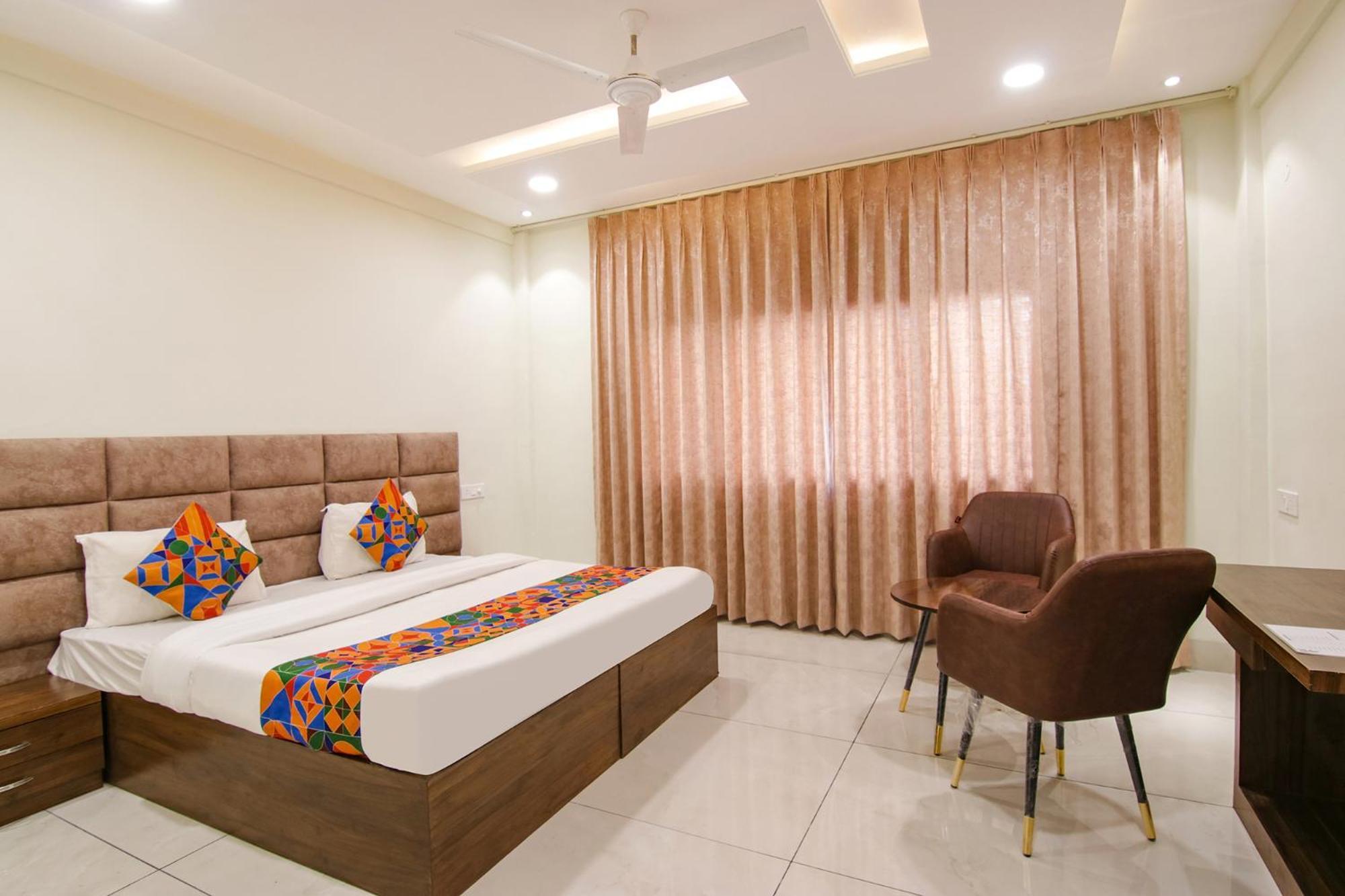 Fabhotel Prism Grand Zirakpur Esterno foto
