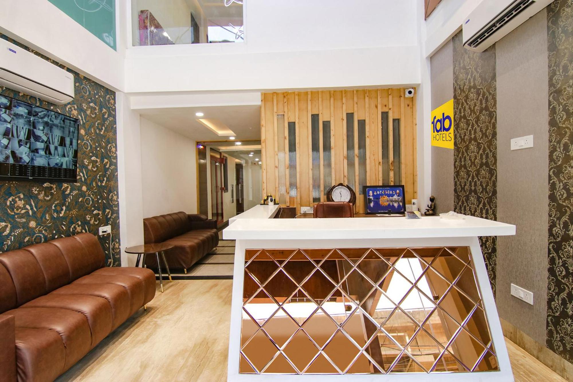 Fabhotel Prism Grand Zirakpur Esterno foto