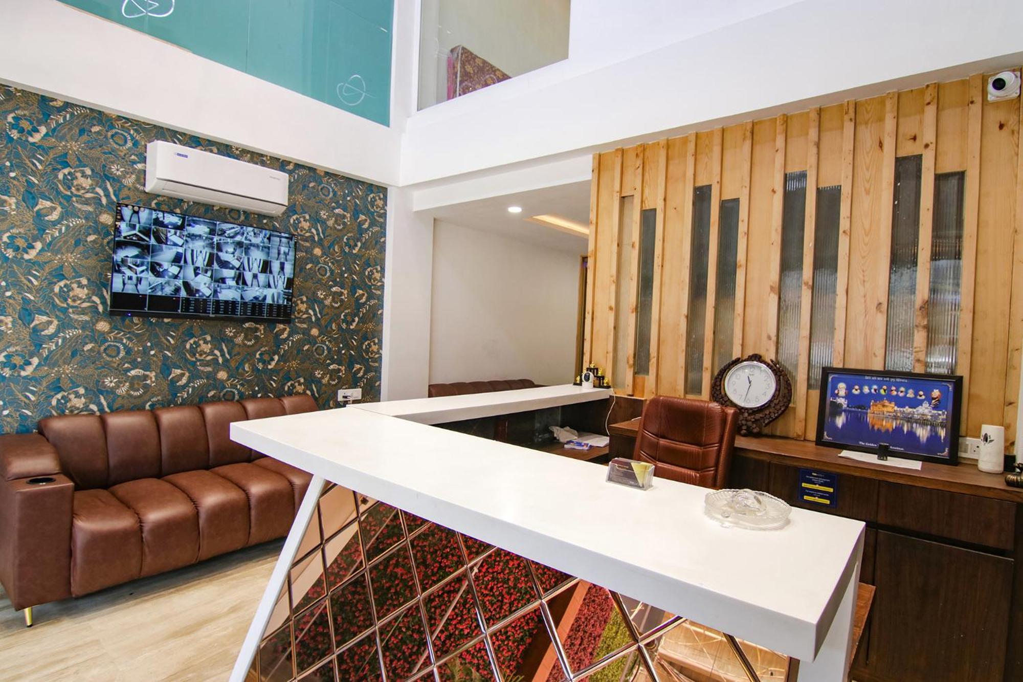 Fabhotel Prism Grand Zirakpur Esterno foto