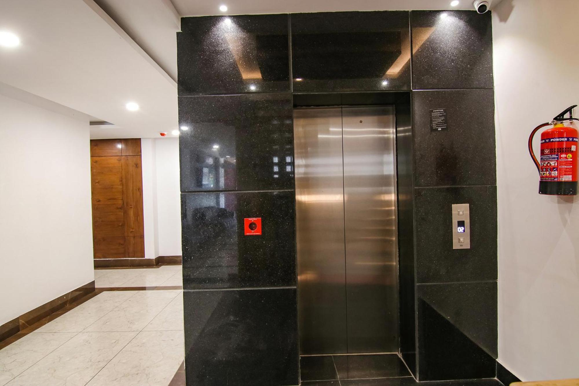 Fabhotel Prism Grand Zirakpur Esterno foto