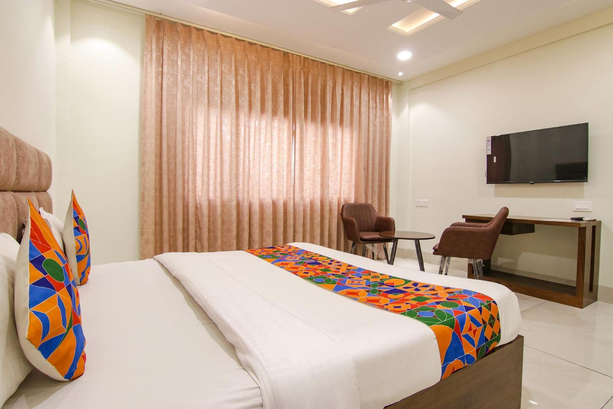 Fabhotel Prism Grand Zirakpur Esterno foto