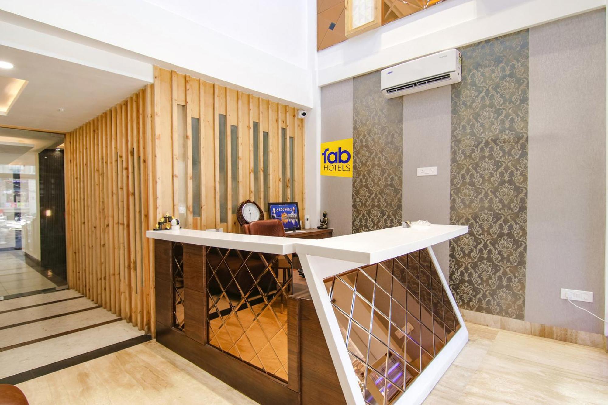 Fabhotel Prism Grand Zirakpur Esterno foto