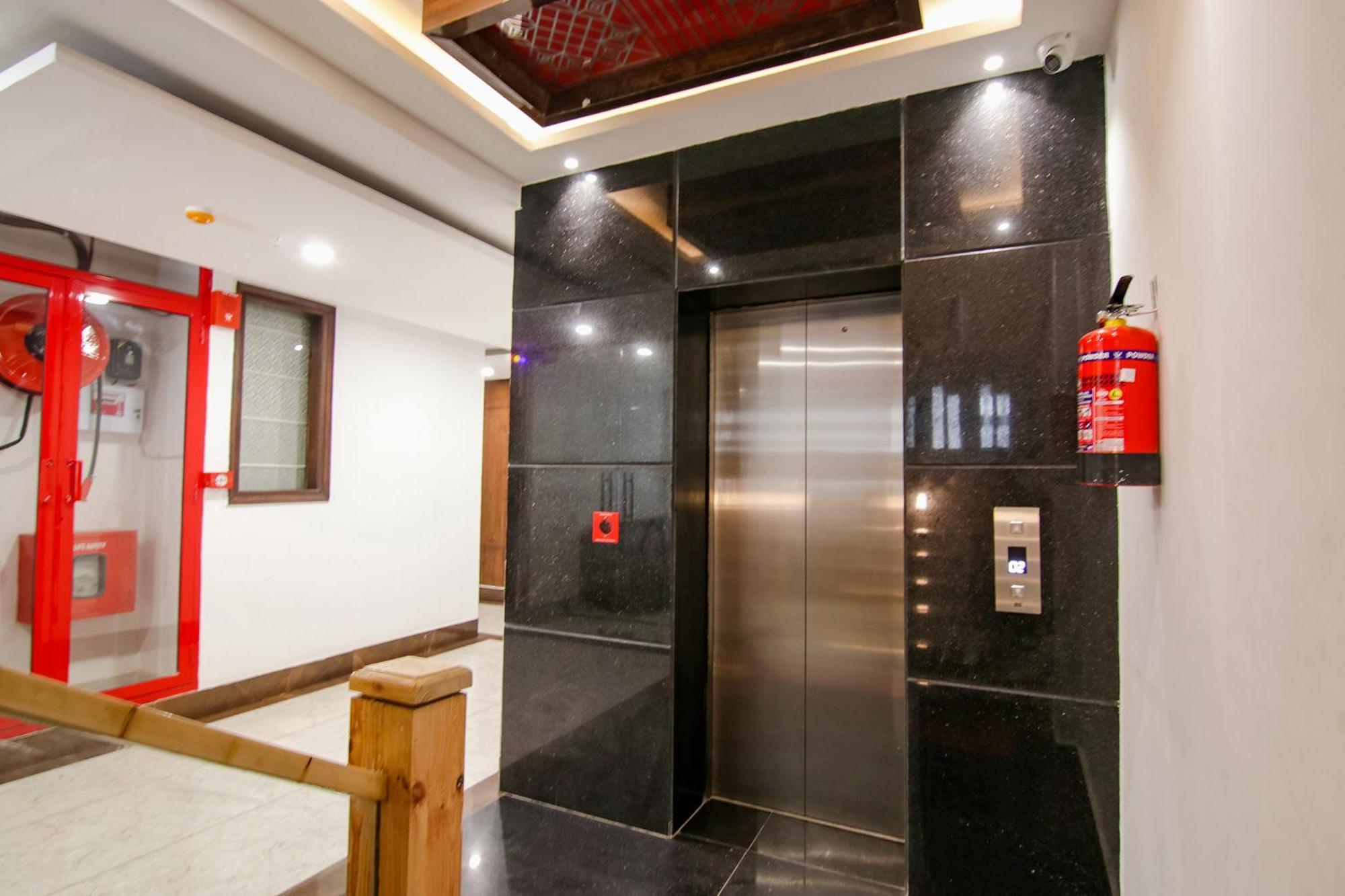 Fabhotel Prism Grand Zirakpur Esterno foto
