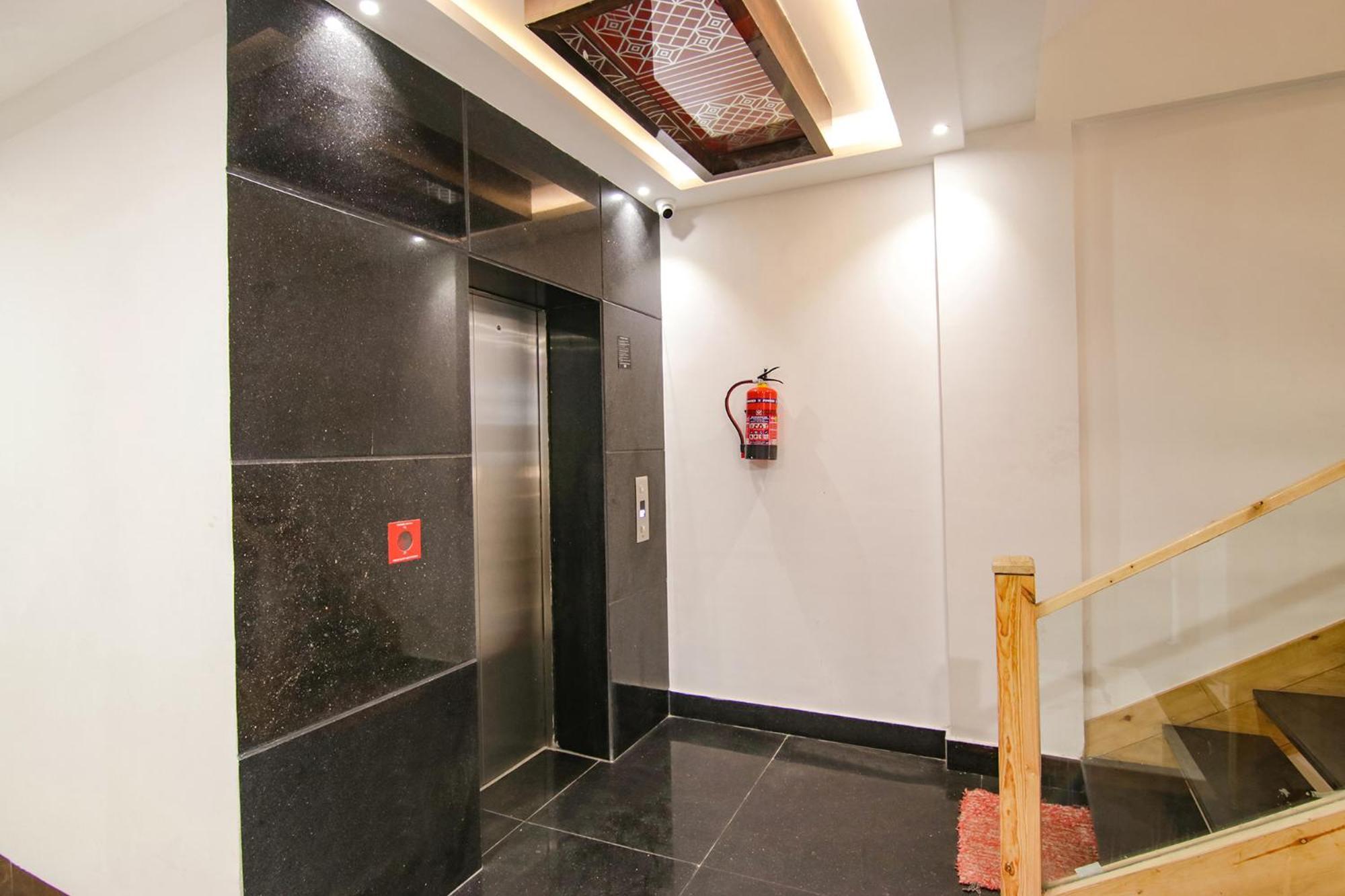 Fabhotel Prism Grand Zirakpur Esterno foto