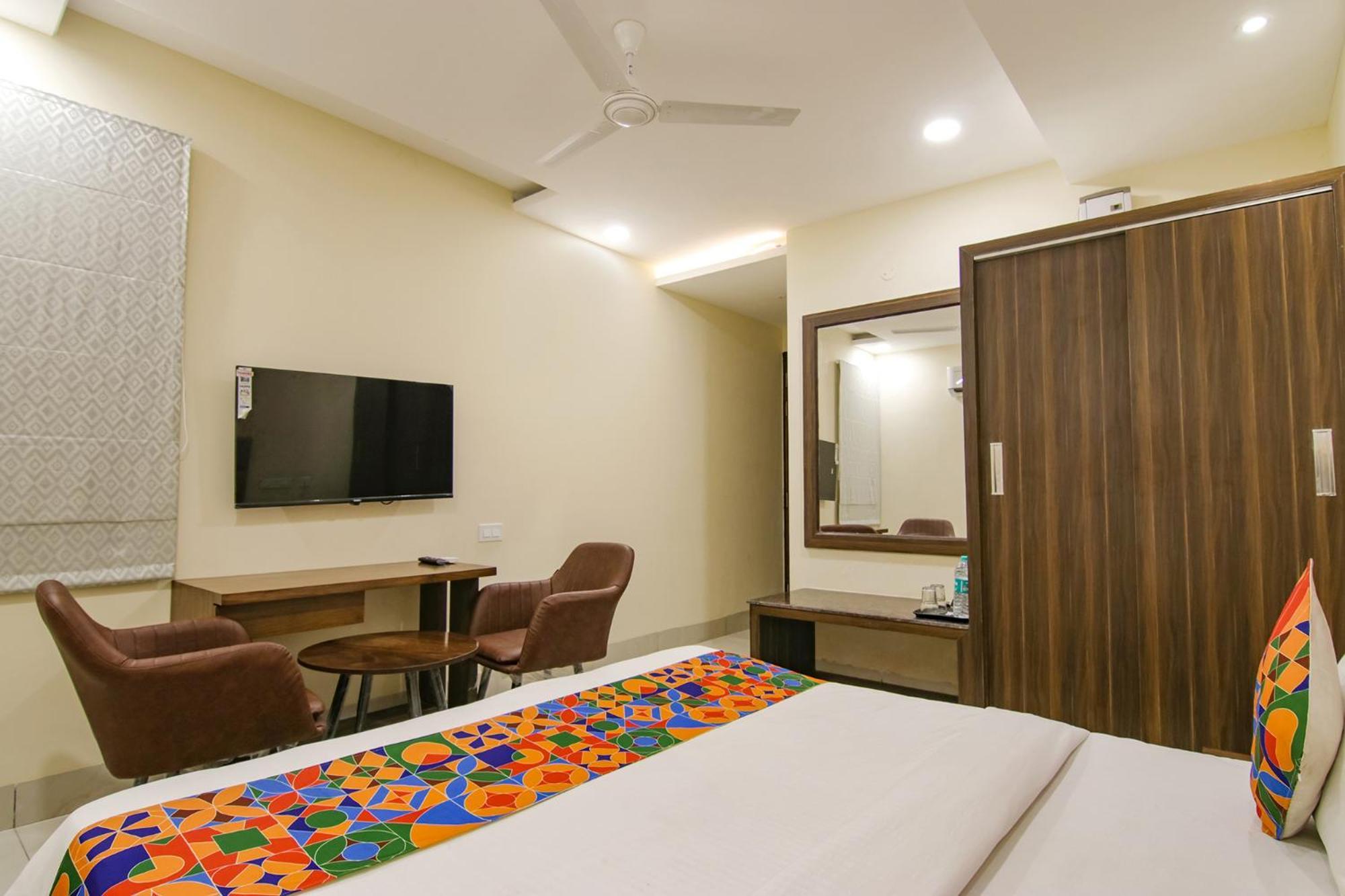 Fabhotel Prism Grand Zirakpur Esterno foto