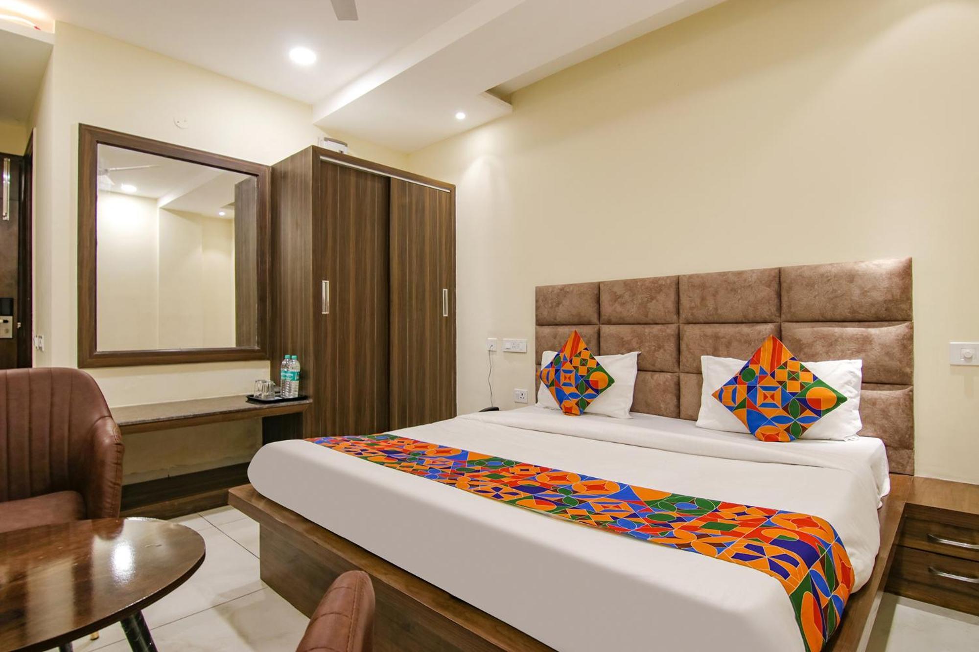 Fabhotel Prism Grand Zirakpur Esterno foto