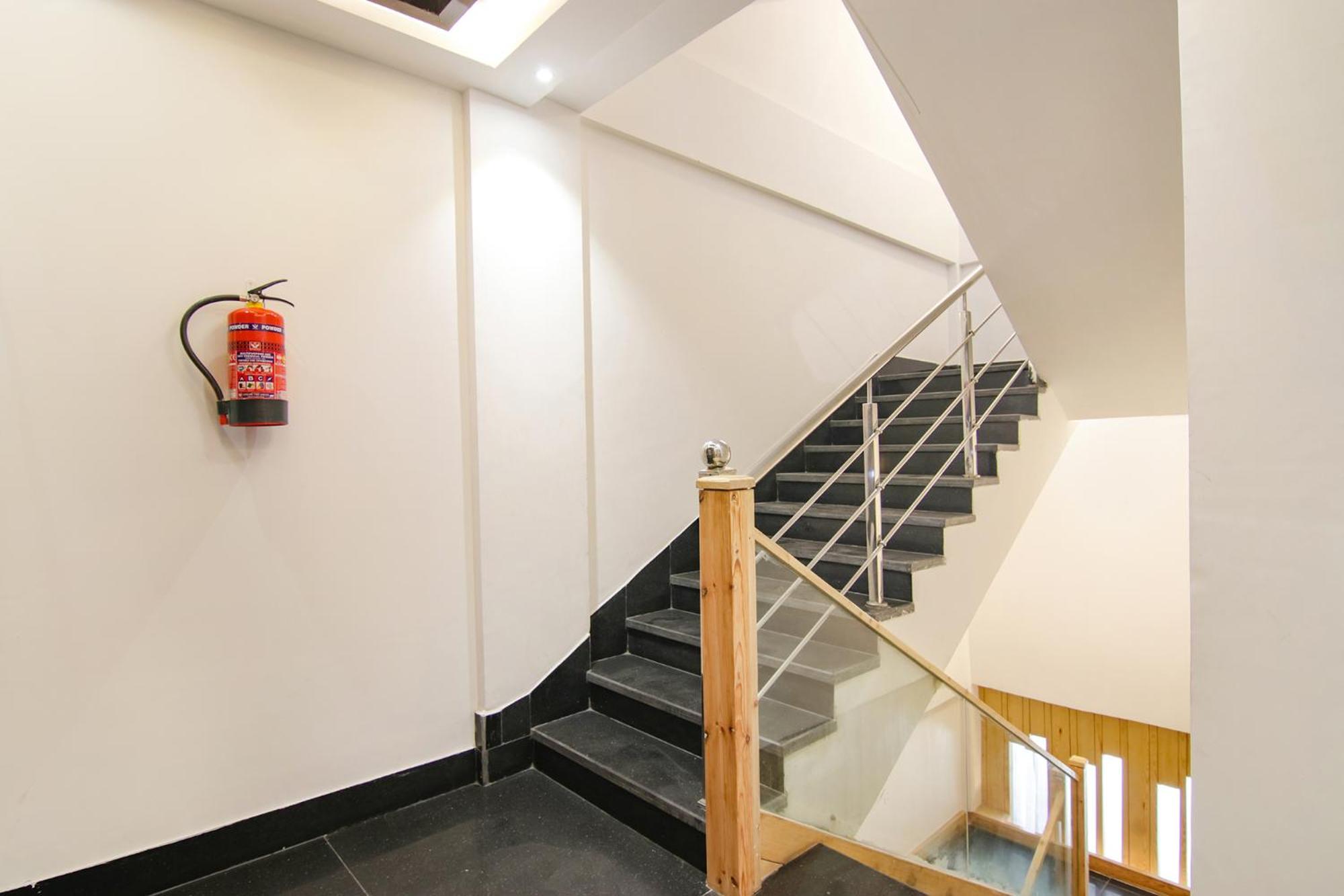 Fabhotel Prism Grand Zirakpur Esterno foto