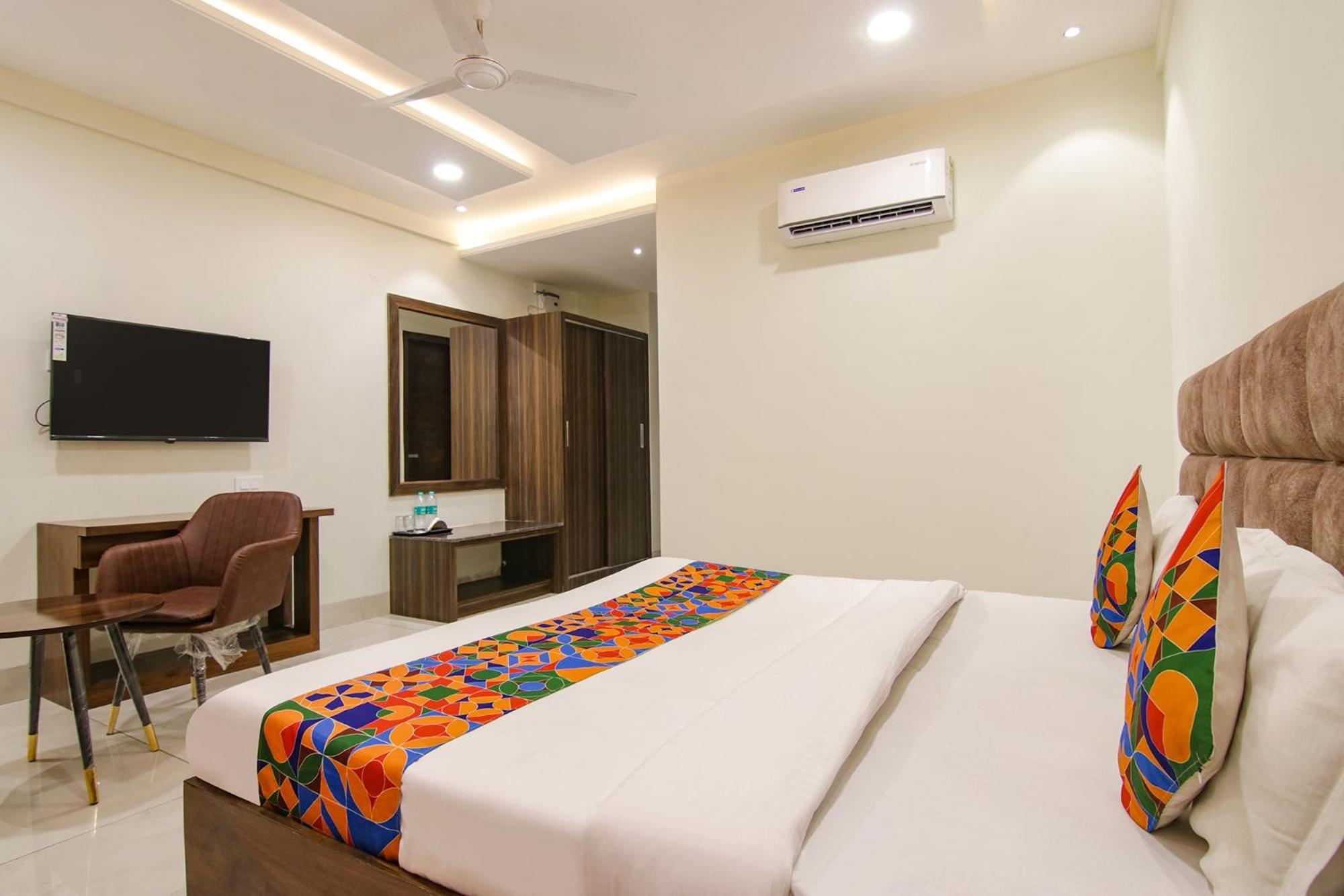 Fabhotel Prism Grand Zirakpur Esterno foto